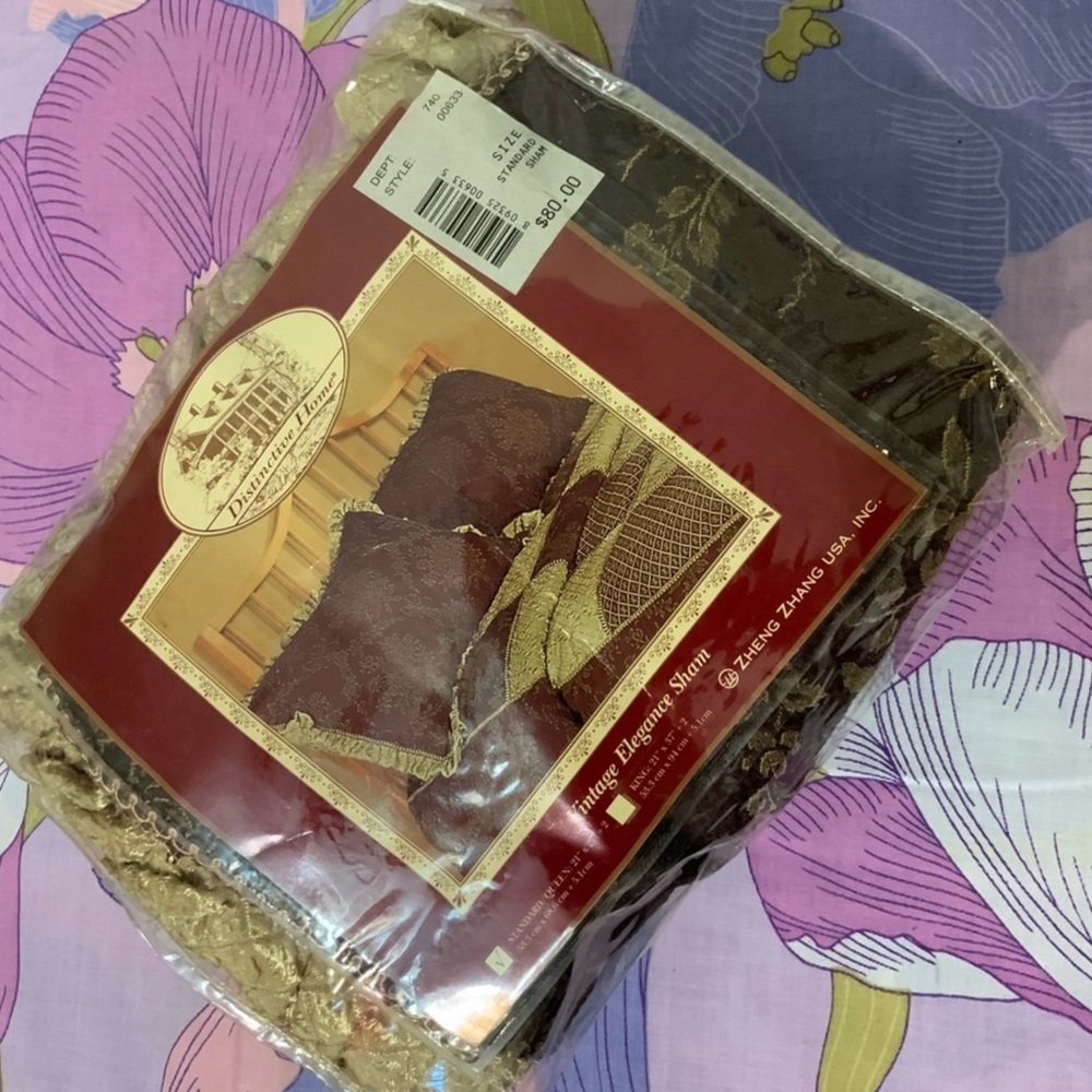 NWT Distinctive Home Vintage Elegance 2Pz Queen  sham Gold/Burgundy